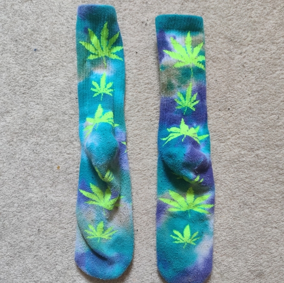 Tie Dye Weed Socks - Picture 3 of 3